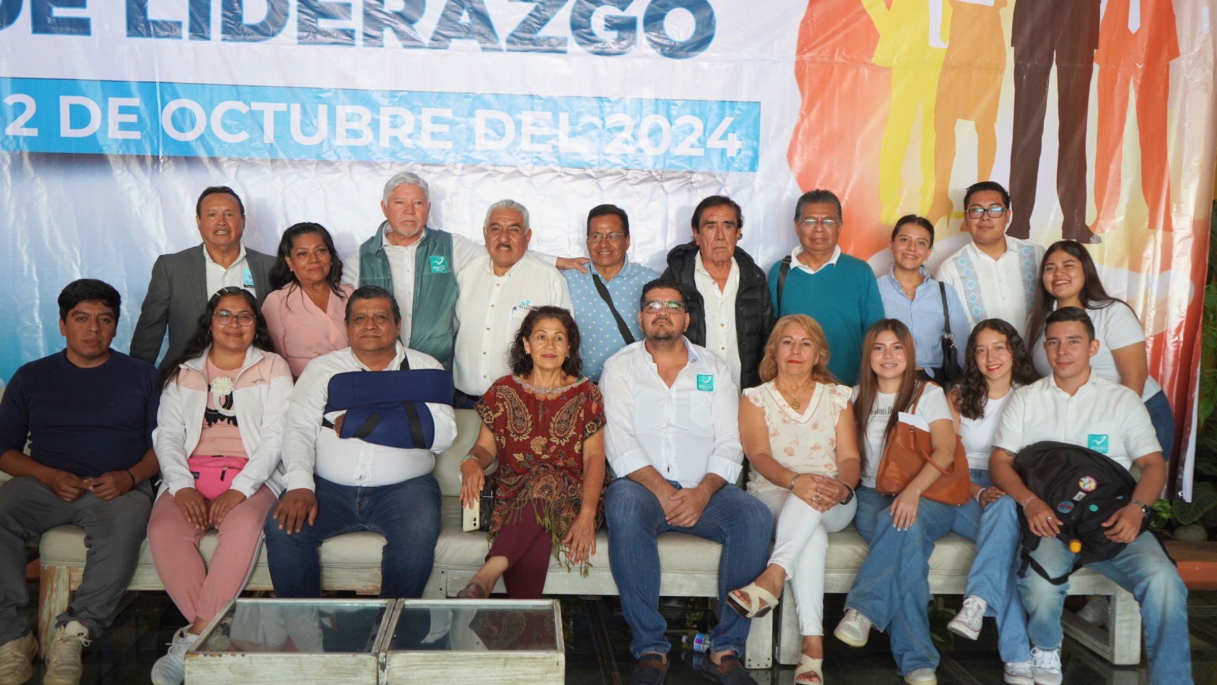 Integrantes de la estructura de Nueva Alianza Morelos reunidos en un curso de formación de liderazgo.